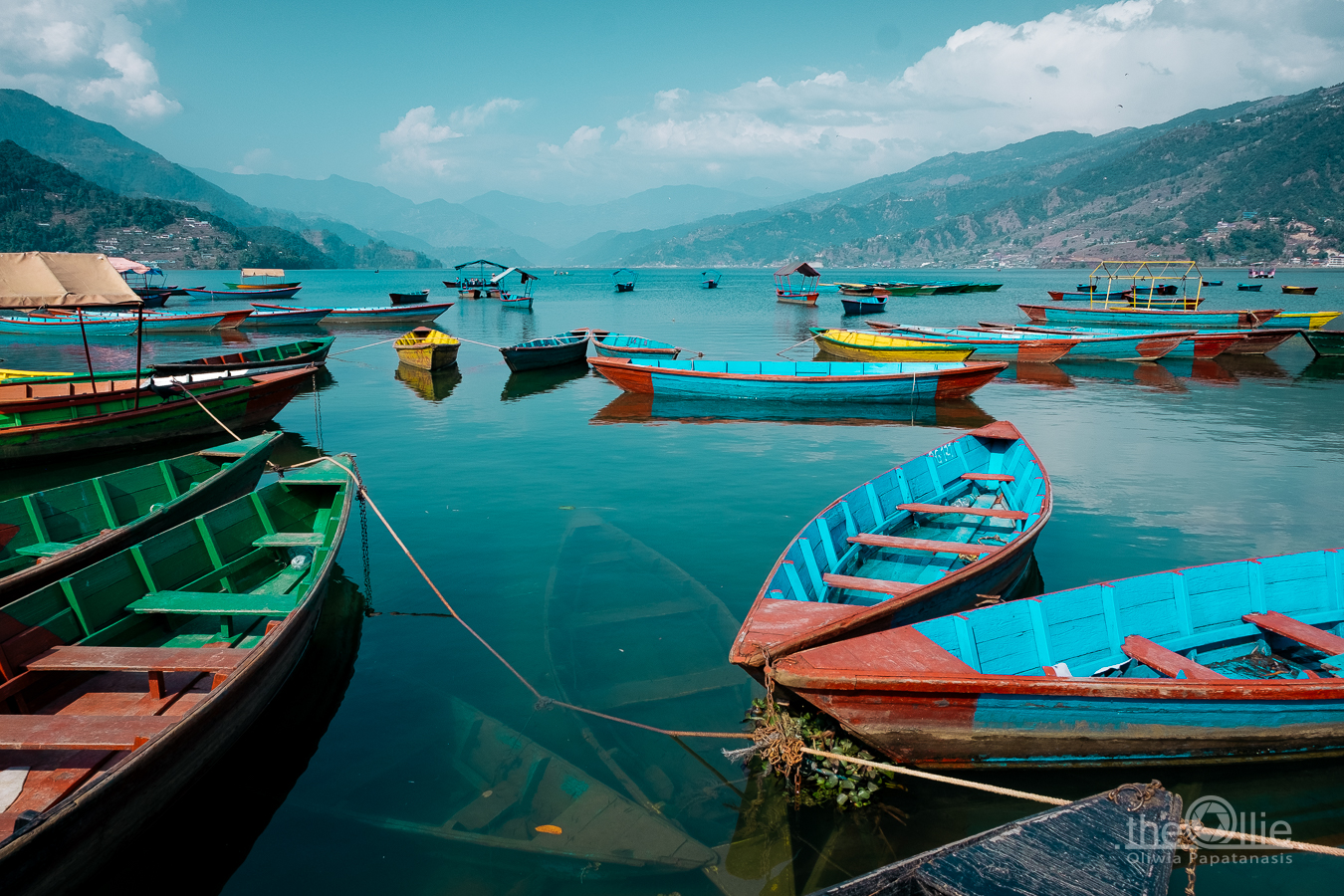 widok na masywy Annapurny, Dhaulagiri i Manaslu, jezioro Phewa Tal 